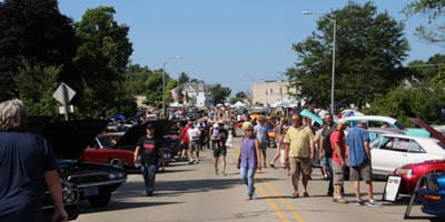 Car show crowds.png